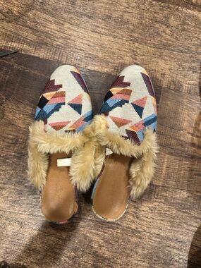 Universal Thread Faux Fur Trim Geometric Mules in Cream, Blue & Pink